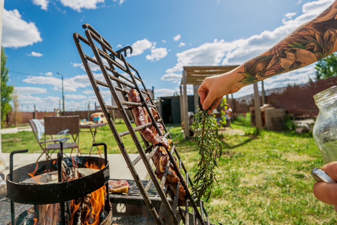 Grill parrilla avec braises ardentes chez Tierra de Fuego